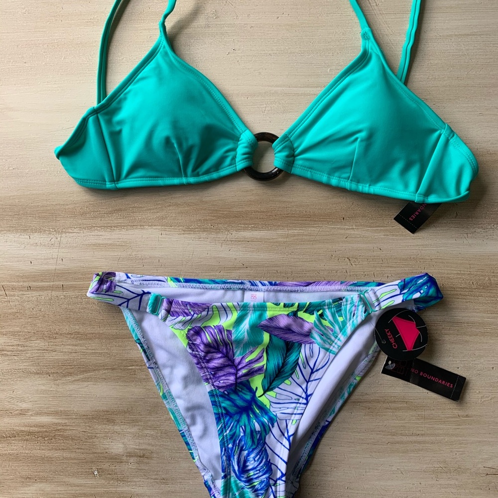 Ladies juniors no boundaries medium bathing suit